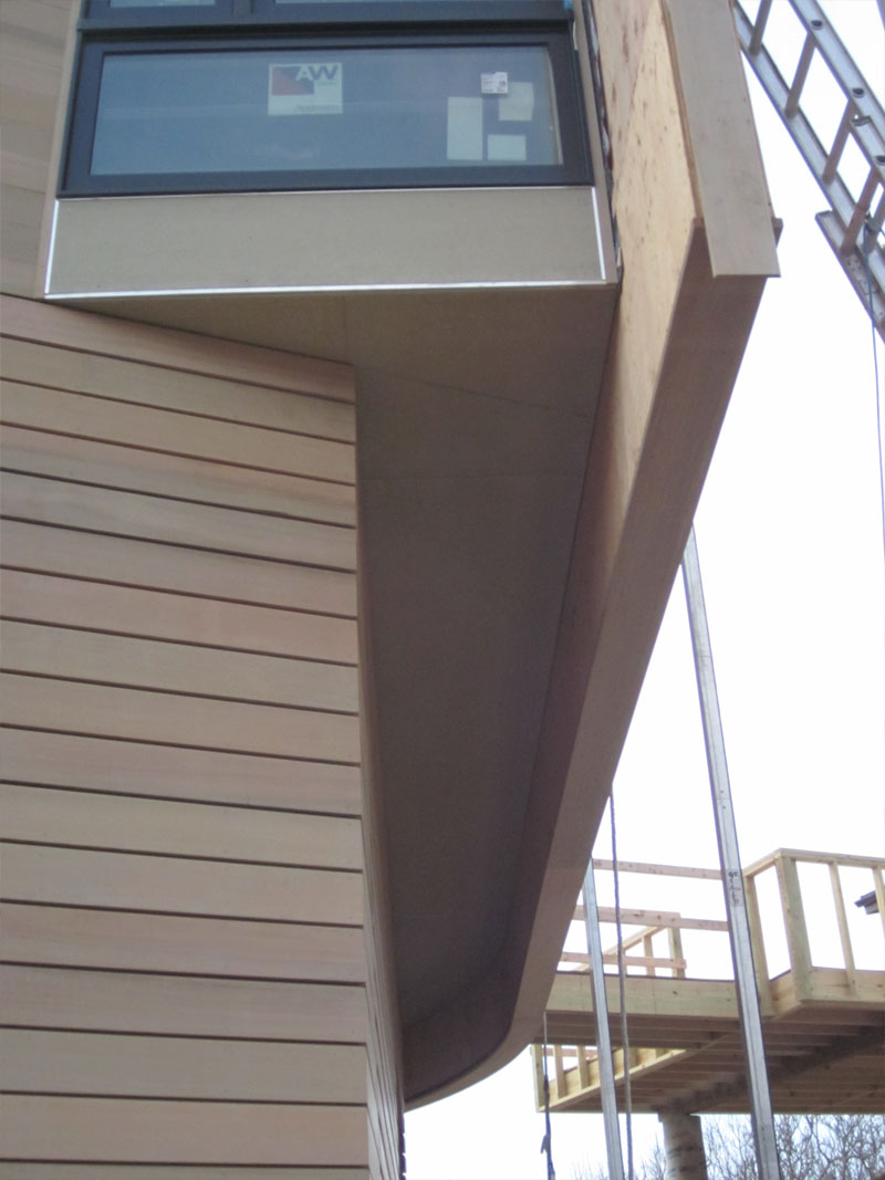 The soffit generated by the curved exterior wall of the Art Studio overhanging the slatted shed below is carefully finished in smooth JamesHardie® panels. The design intention was to visually float the art studio above its native landscaping.