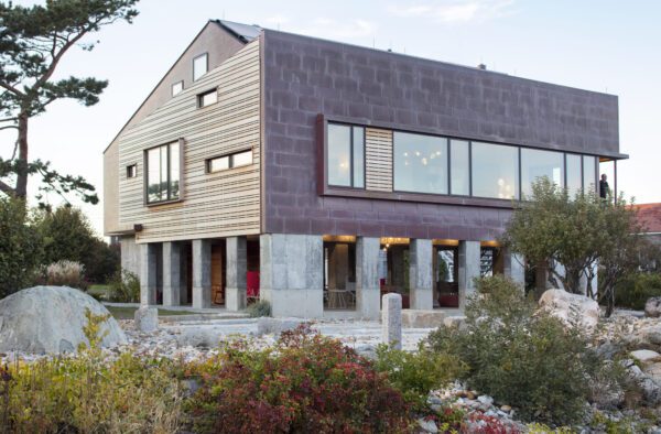 Beachfront view of a compact, accessible getaway home with ample outdoor space